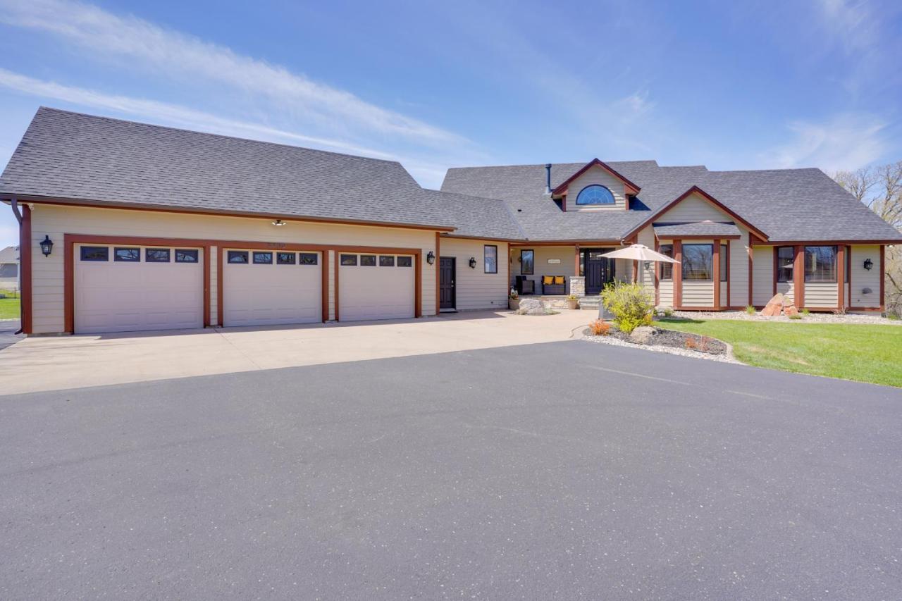 Expansive Shakopee Vacation Rental On 5 Acres! Bagian luar foto